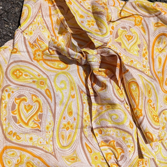 Vintage 1970s Orange Yellow Paisley Silky Pussycat Bow Button Down Shirt L Retro - Picture 2 of 4